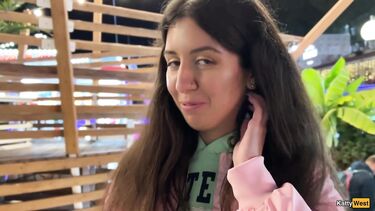 Блогер снял и выебал брюнетку в день знакомства