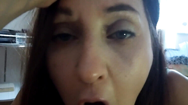 Соблазнение: Парень увидел на дороге зрелую маму друга: привез домой и выебал зрелку