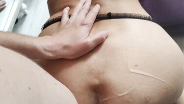 Парень долбит в очко чужую зрелую жену после своего друга