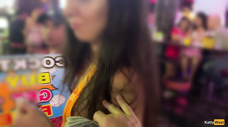 Снял на панели анальную шлюху и кончил в жопу