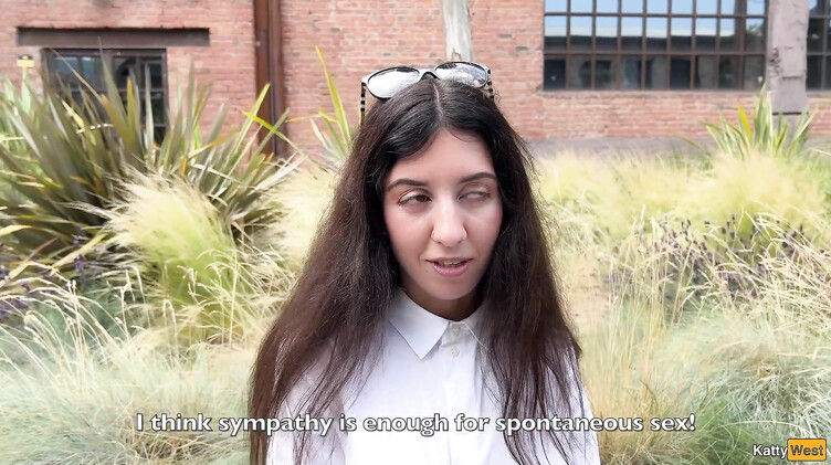 Кэтти Вест поехала с незнакомцем в горы и поебалась там