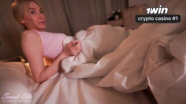 Блондинка доводит брата онаниста до финала трением о киску