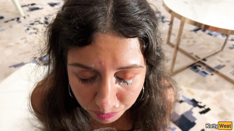 Наказал анальной еблей блядливую горничную в отеле