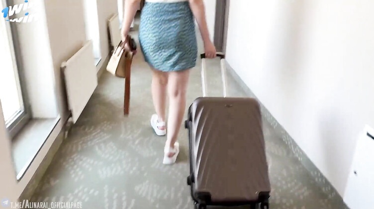 В отеле: Отец не поехал на отдых и пропустил инцест сына с мачехой