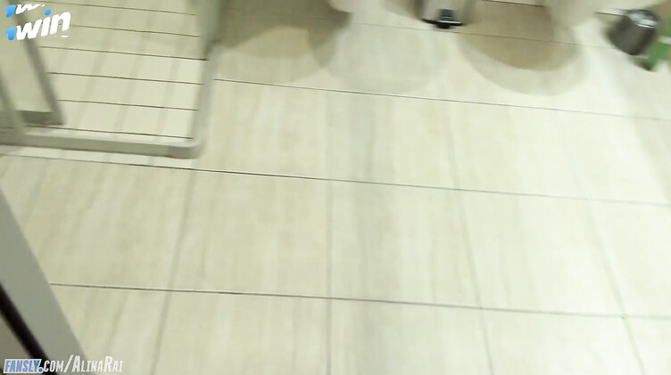 Отец не поехал на отдых и пропустил инцест сына с мачехой