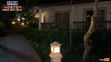 Женатик запикапил девушку на баре в Паттайе и трахнул в жопу