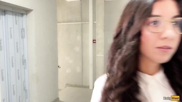 Логопед трахает молодую студентку в попку и кончает на лицо