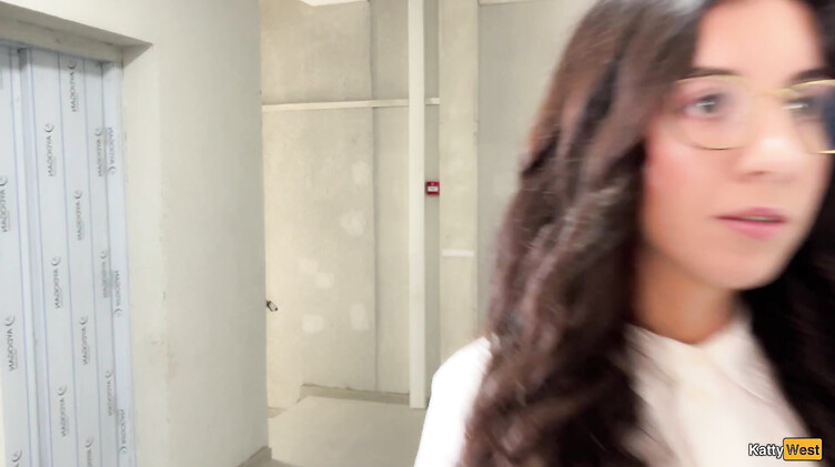 Логопед трахает молодую студентку в попку и кончает на лицо