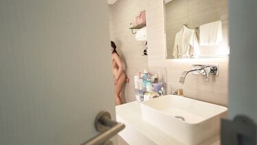 Шпионил за нимфоманкой мачехой и получил доступ к пизде