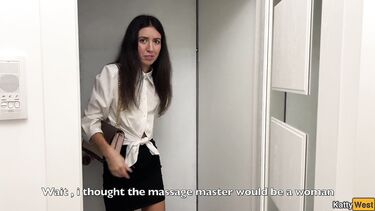 Жарко поебалась с массажистом, возбудившись и забыв о муже