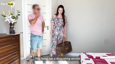 Русская мачеха пристает в отеле к спящему пасынку