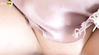 Русская мачеха пристает в отеле к спящему пасынку