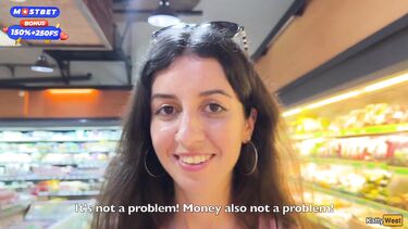 Прогулка со спермой на лице в супермаркете после минета в туалете