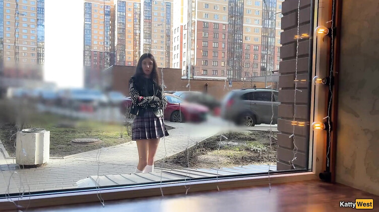 Русская шалава ебется в жопу с незнакомцем за вкусную шавуху