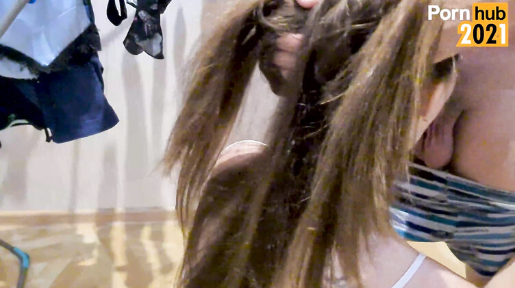 Дал на клык и трахнул раком на балконе мачеху домохозяйку