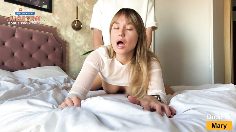 Спалился за подглядыванием - пришлось ебать горячую сестру