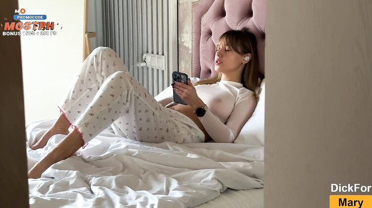 Спалился за подглядыванием - пришлось ебать горячую сестру