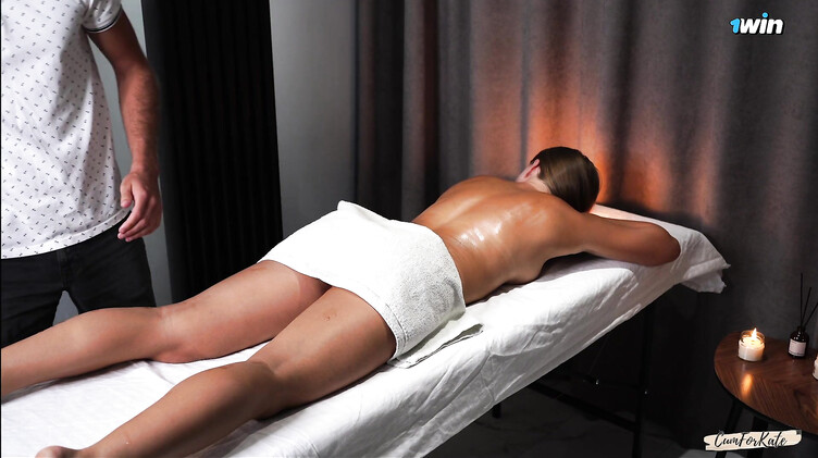 Неверная жена после эротического массажа изменяет мужу с массажистом