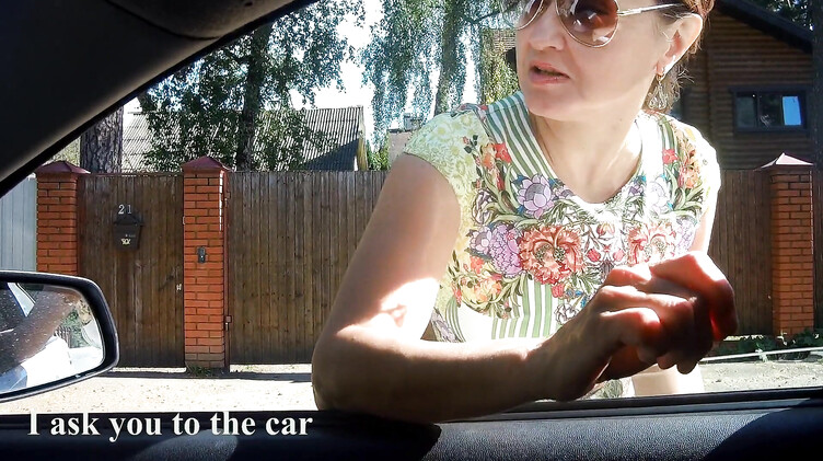 Зрелая русская барышня из Тиндера отсосала в машине незнакомому парню