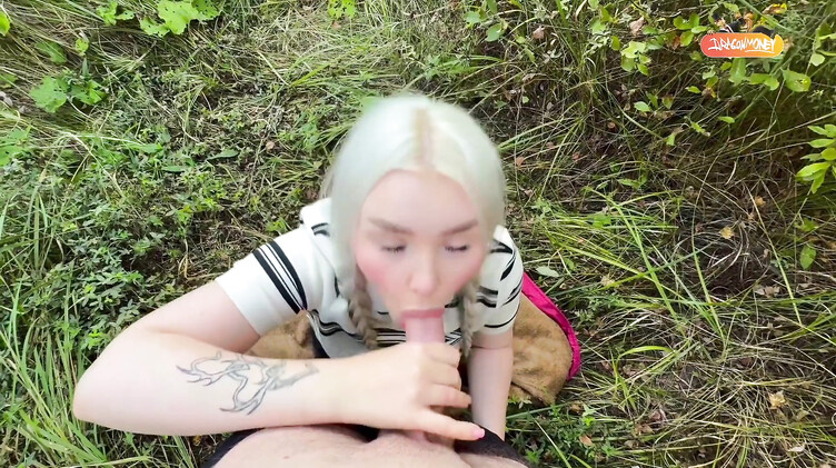 Трахнул блонду в машине и в кустах перед шашлыком