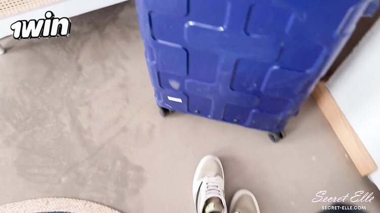 Вагинальный кремпай для любимой мачехи после утреннего секса в отеле