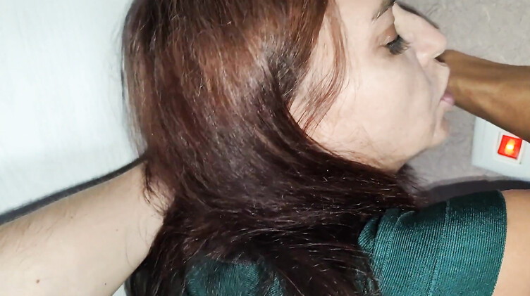 Мачеха и пасынок: Зрелая русская мачеха опоздала на работу из-за инцеста с пасынком