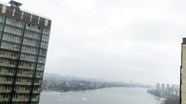 Кудрявая русская соседка попросила денег в долг за анальный секс