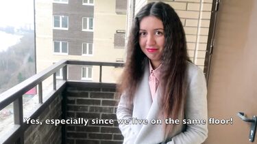 Кудрявая русская соседка попросила денег в долг за анальный секс