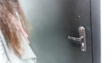 Кудрявая русская соседка попросила денег в долг за анальный секс