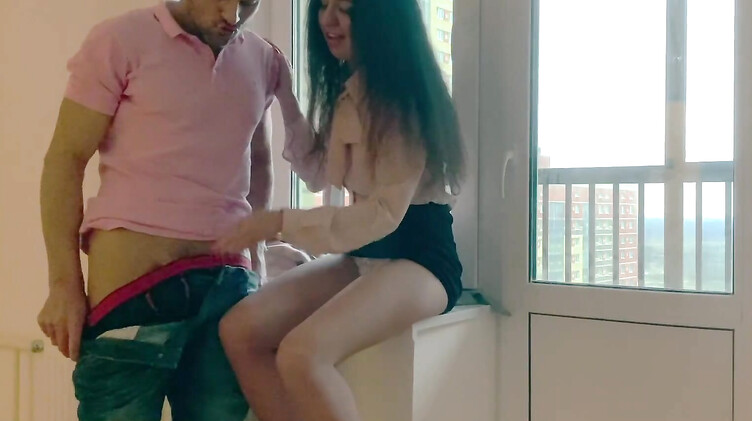 Кудрявая русская соседка попросила денег в долг за анальный секс