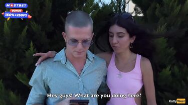 Сексвайф заплатила за ночевку еблей с двумя мужиками при муже