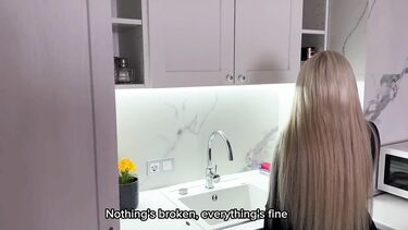 Выебал и накормил кончой хозяйку квартиры за долги