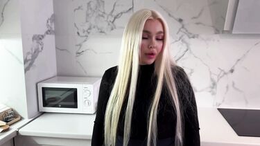 Выебал и накормил кончой хозяйку квартиры за долги