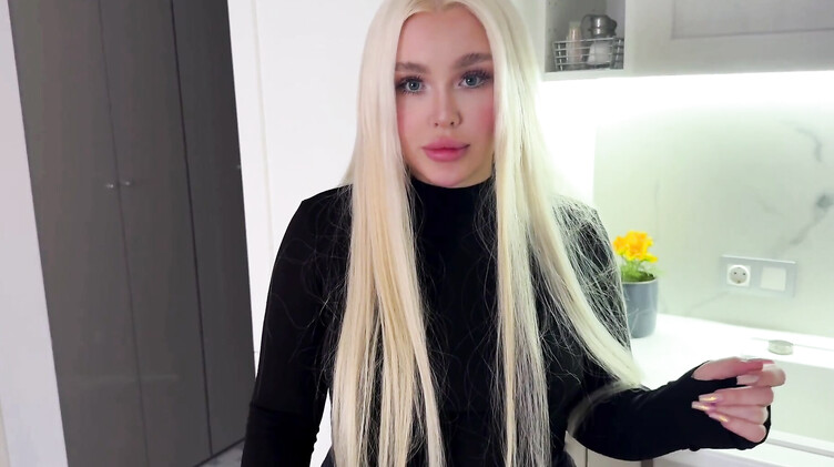 Выебал и накормил кончой хозяйку квартиры за долги