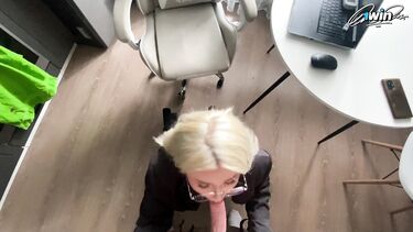 Полные: Русская сочная репетиторша трахается с 11-классником у нее дома