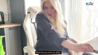 Русская сочная репетиторша трахается с 11-классником у нее дома