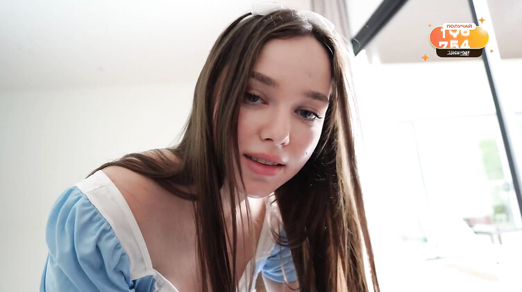 Трахает молодую красивую служанку на вилле в Тае