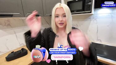 Полные: Студентка трахается с первокурсником, пока телефон на зарядке