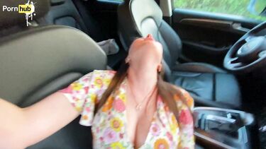 Русская мачеха после ссоры с мужем трахается в машине с молодым пасынком