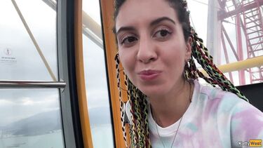 Косички: Подрочила незнакомцу и словила сперму ртом на колесе обозрения