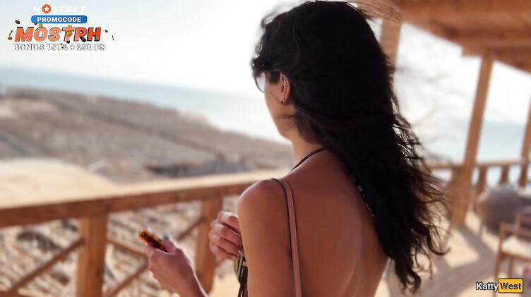 Массажист возбудил и трахнул худенькую русскую брюнетку Katty West