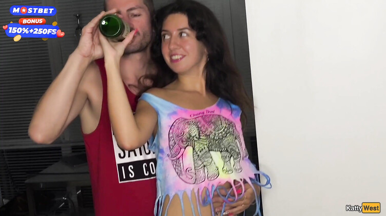 Oliver Strelly: Пьяненькая Кэтти Вест трахается на вечеринке с ненасытным любовником