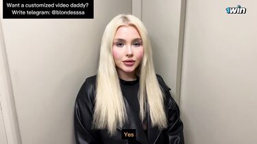 Сочный отсос в подъезде после прогулки с другом