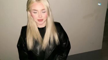 Сочный отсос в подъезде после прогулки с другом