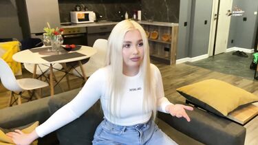 Blondessa: Ревнивая пышечка отсосала и трахнулась со сводным братом