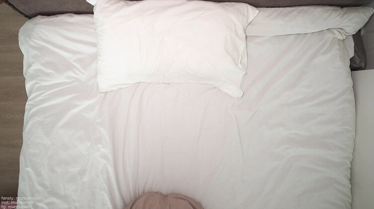 АСМР стоны красотки в микрофон во время мастурбации вибратором