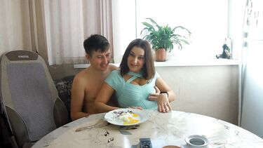 Секретный ингредиент: сосед кормит Алину омлетом со спермой