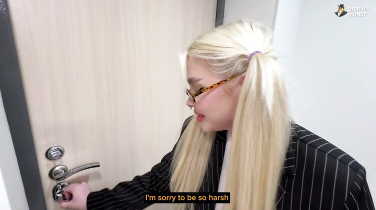 Студентка сочно сосет и ебется со старостой группы