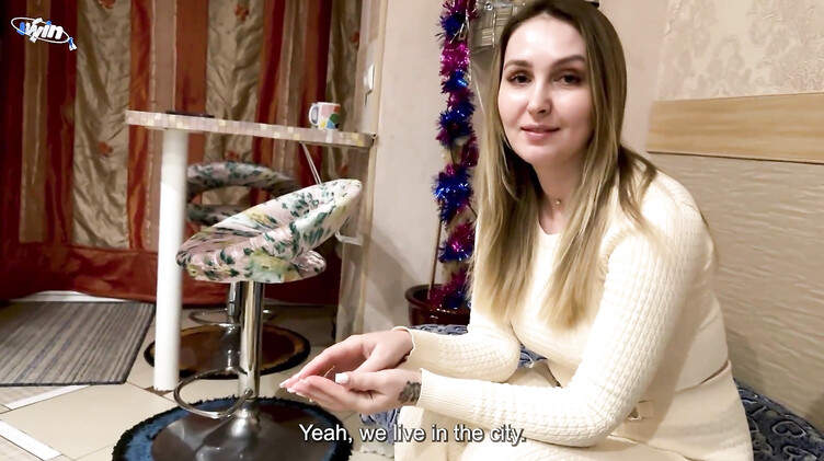 Тетя Алина много раз кончает на члене одноклассника сына