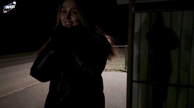 Тетя Алина много раз кончает на члене одноклассника сына